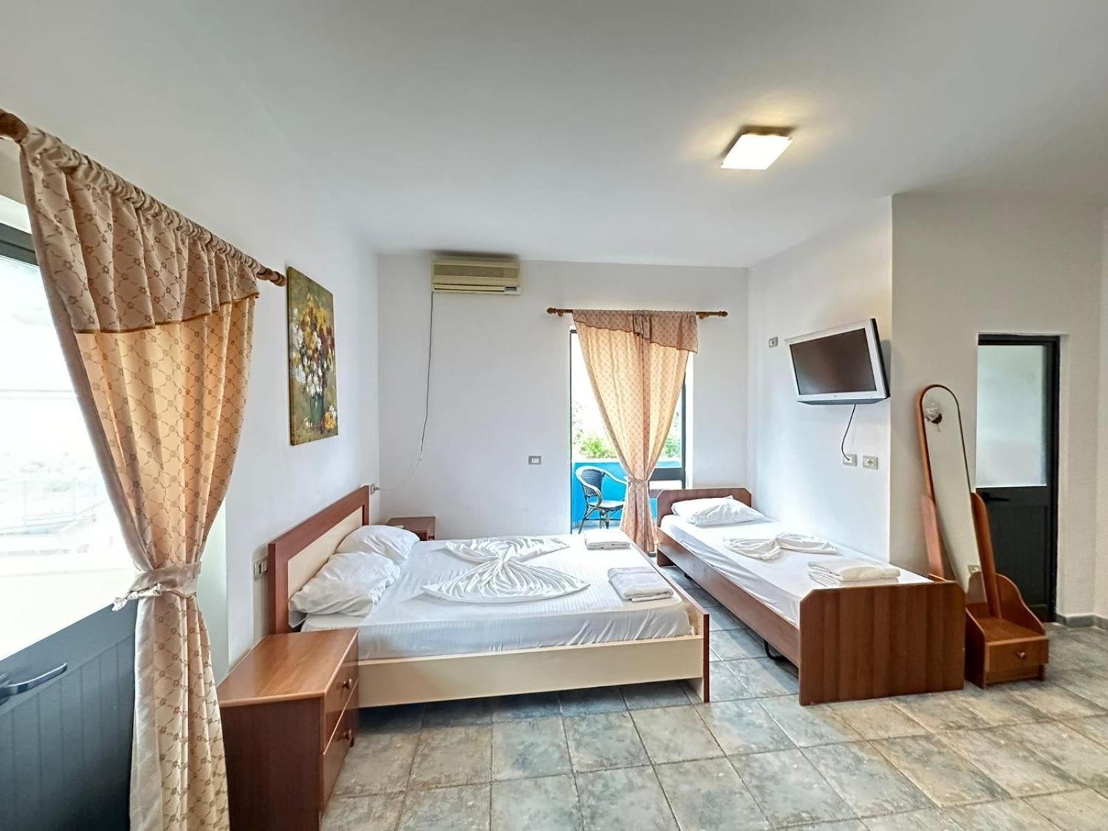 Hotel Adriatik Шенджин Экстерьер фото